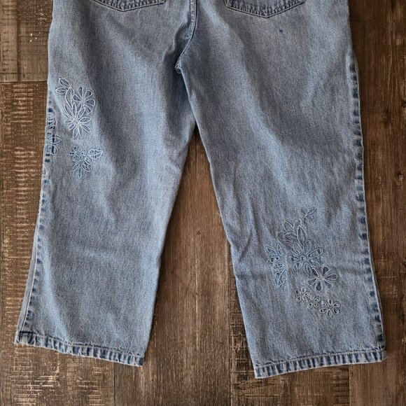 Faded Glory Capri Blue Jeans Floral Embroidery Size 14 - Picture 4 of 8